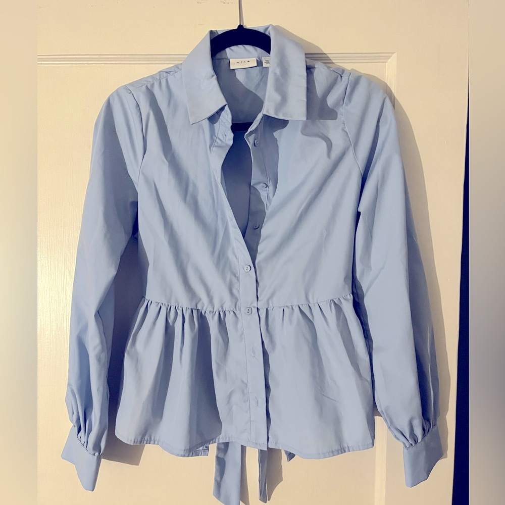 Adorable button down cropped shirt